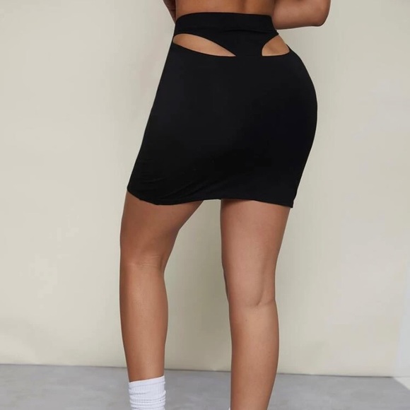 SHEIN Medium Black Bodycon Bandage Y2K Inspired Whale Tale Skirt - NEW - Picture 1 of 3